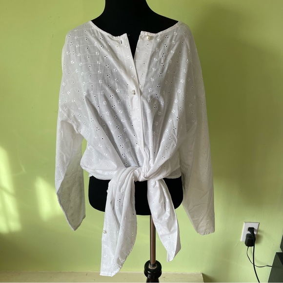VINTAGE WHITE EYELET PEARL BUTTON LONG SLEEVE BLOUSE TOP SIZE MEDIUM - Picture 1 of 6